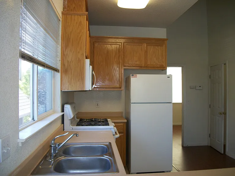 1447 Maple Ave — Photo 4
