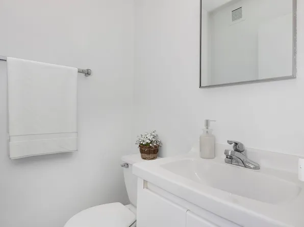 429 East 52nd Street image 6 of 14