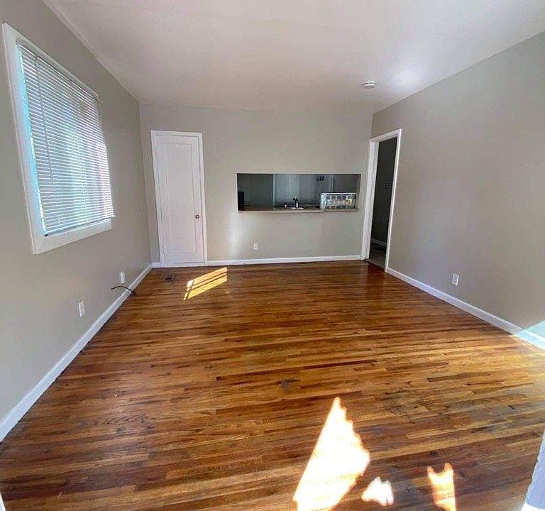 1st image of 373 E Roosevelt Ave