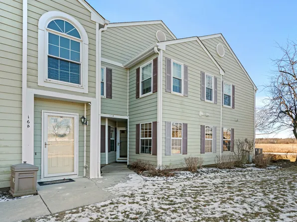 16 Taft Ct #A, Streamwood, IL 60107