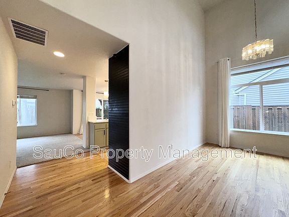3rd image of 2568 NE 9th Dr