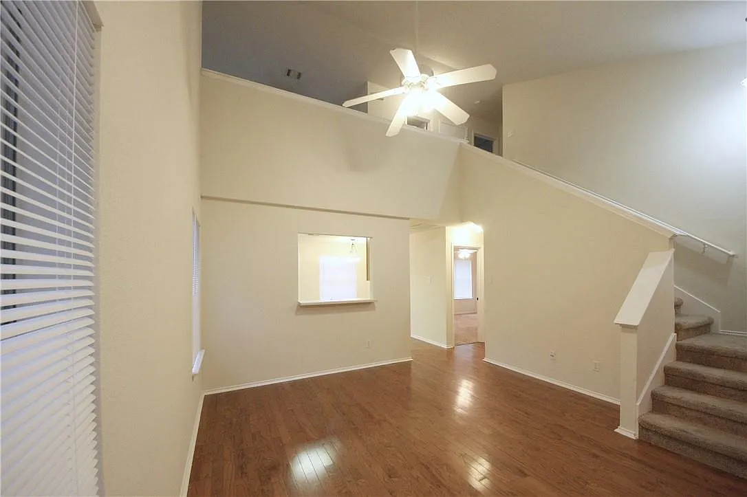 3 bed, 2.5 bath, 1511 sqft, $1,795 — Photo 3