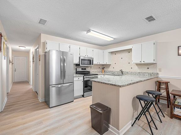 4th image of 510 Fairwood Lakes Ln. #20E