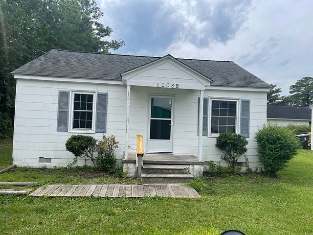 1st image of 2108 Thompson Dr #B
