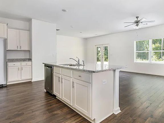 2nd image of 203 Chelsea Park Rd