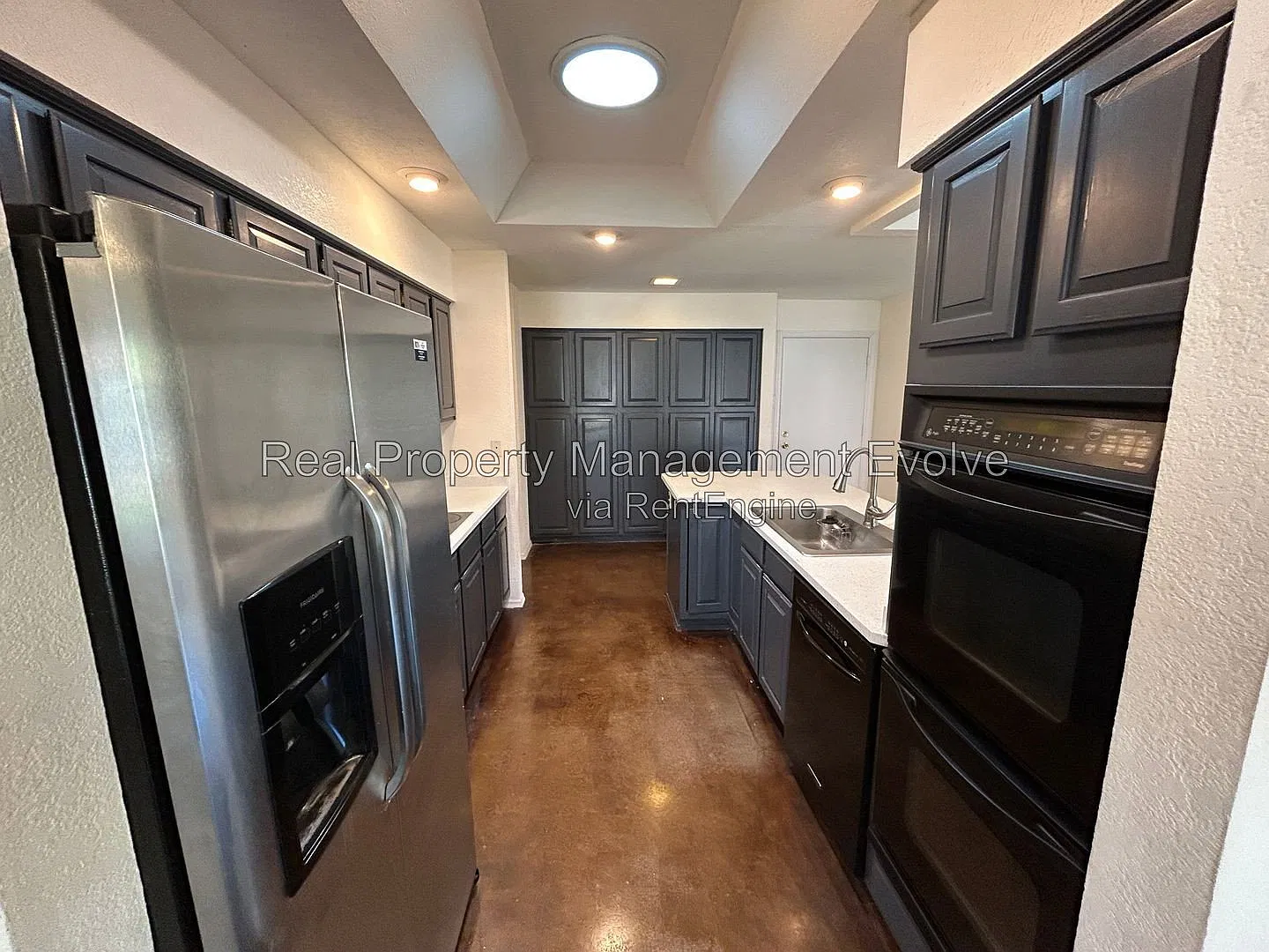 3 bed, 2.0 bath, 1863 sqft, $2,249 — Photo 3