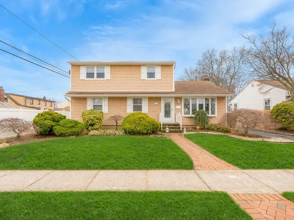 3994 Worthmor Drive, Seaford, NY 11783