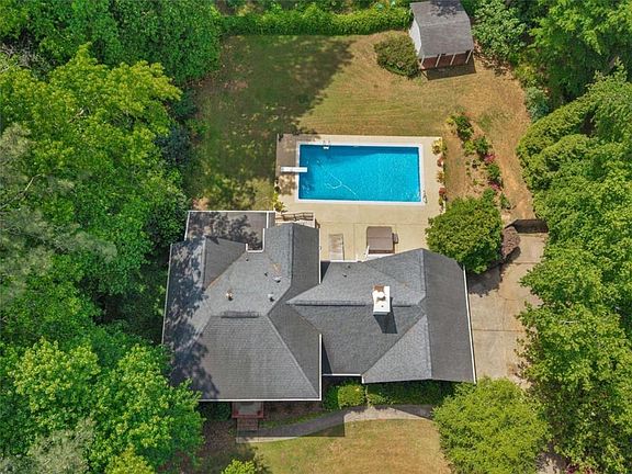 5th image of 8601 N Shore Dr
