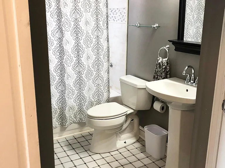 13 N Marion Ave — Photo 16