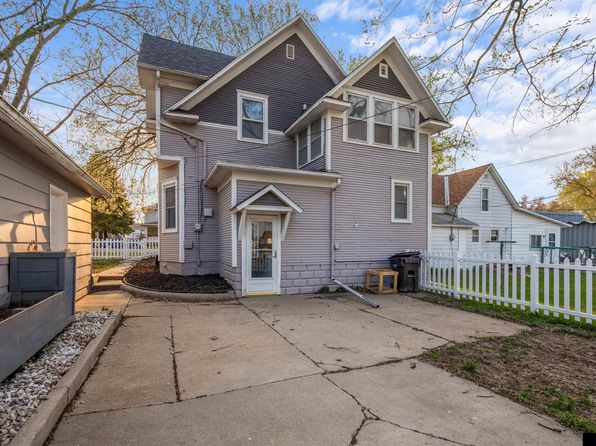209 N 7th St, Newman Grove, NE 68758