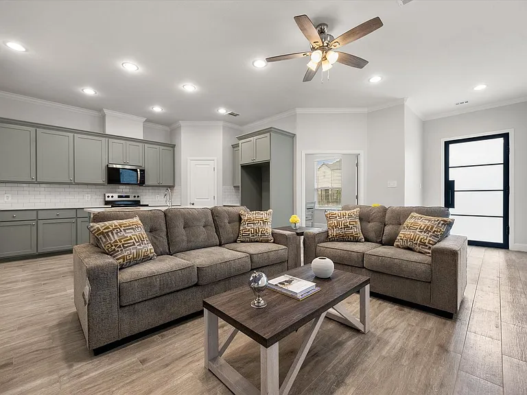 2355 Spring Park Blvd — Photo 8