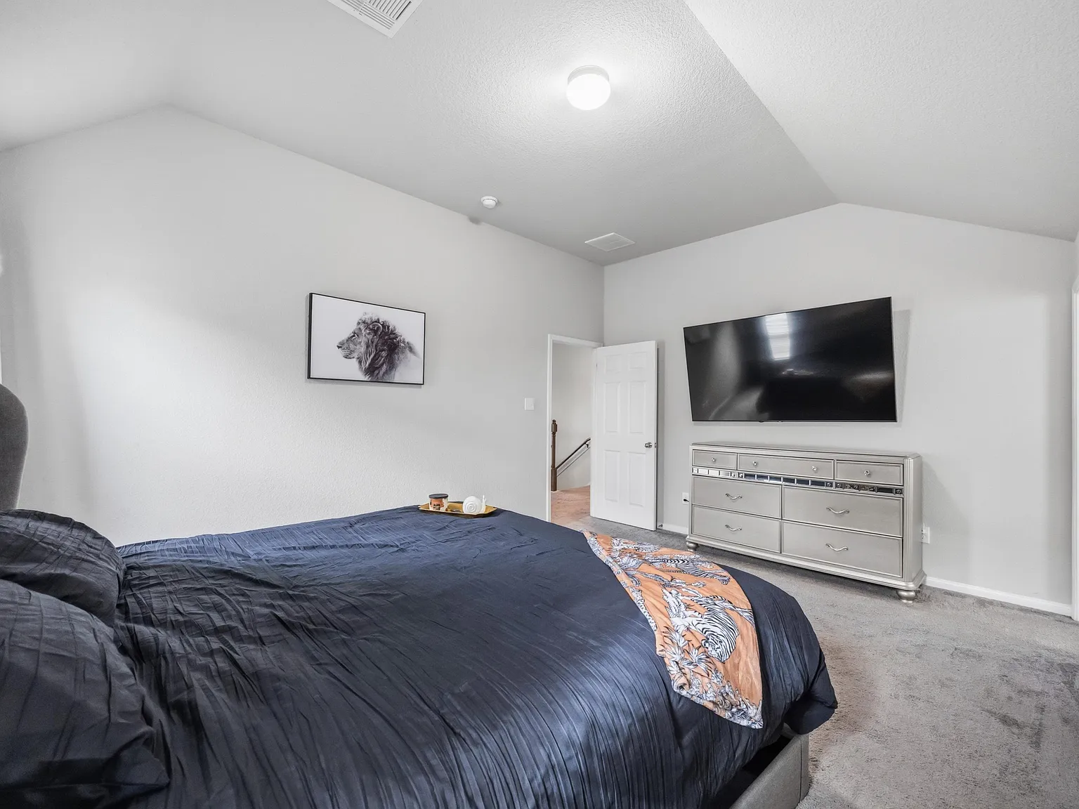 4 bed, 2.5 bath, 2620 sqft, $1,538 — Photo 1