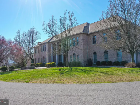 239 Scenic Pine Dr, Hollidaysburg, PA 16648