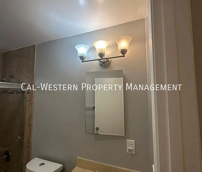250 Palo Alto Ave #1 — Photo 16