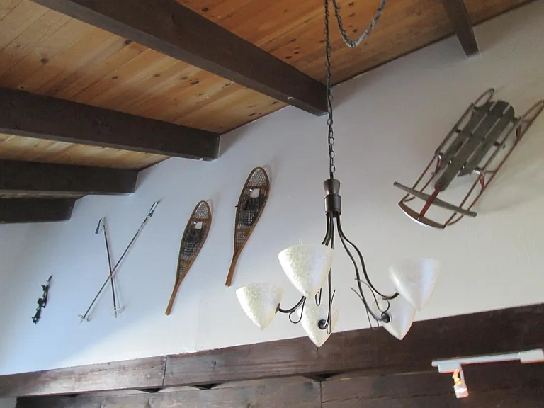 Vaulted Ceilings, Antique Mountain Decorations, Glass Chande