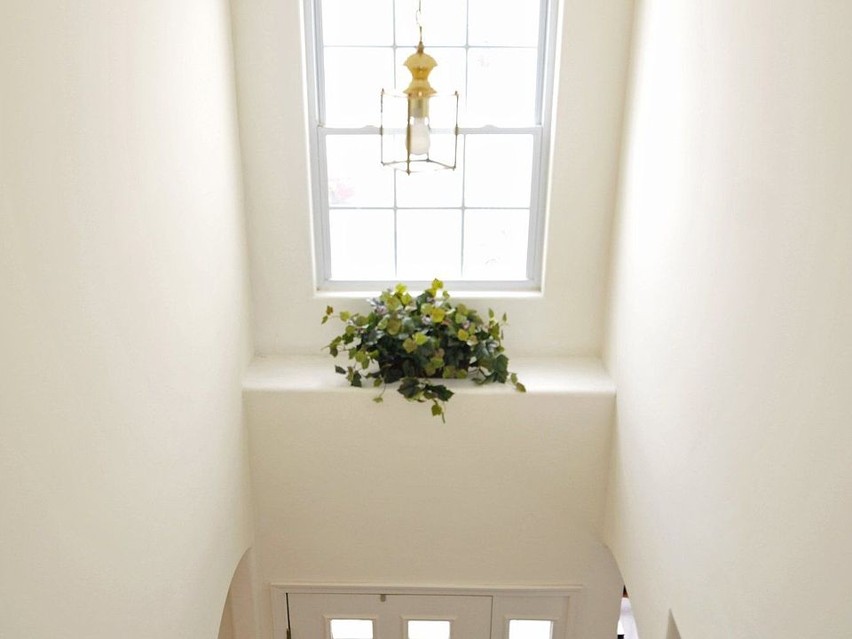 Grande 2-Story Foyer