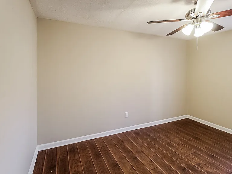 119 Richard Way — Photo 3