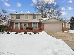 12260 High Meadow Ct, Plymouth, MI 48170