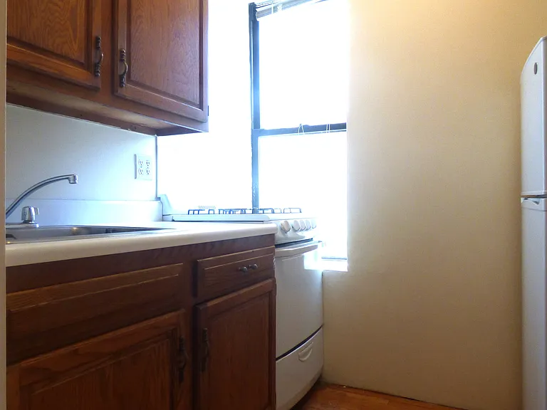 501 E 85th St #5B — Photo 6