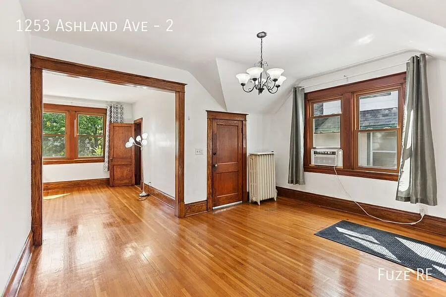 Charming 1 Bedroom in Desirable St. Paul Neighborhood - Available Now! — Photo 3