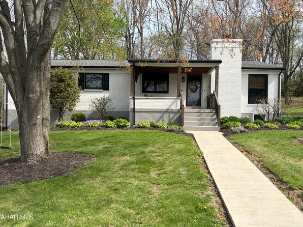 176 Devon Dr, Hollidaysburg, PA 16648