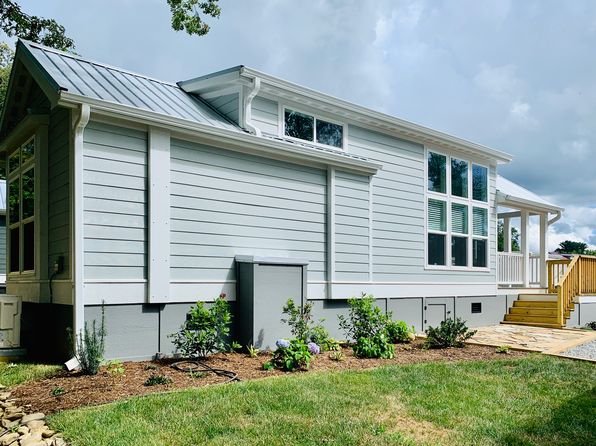 Swayback Plan, The Hamlet