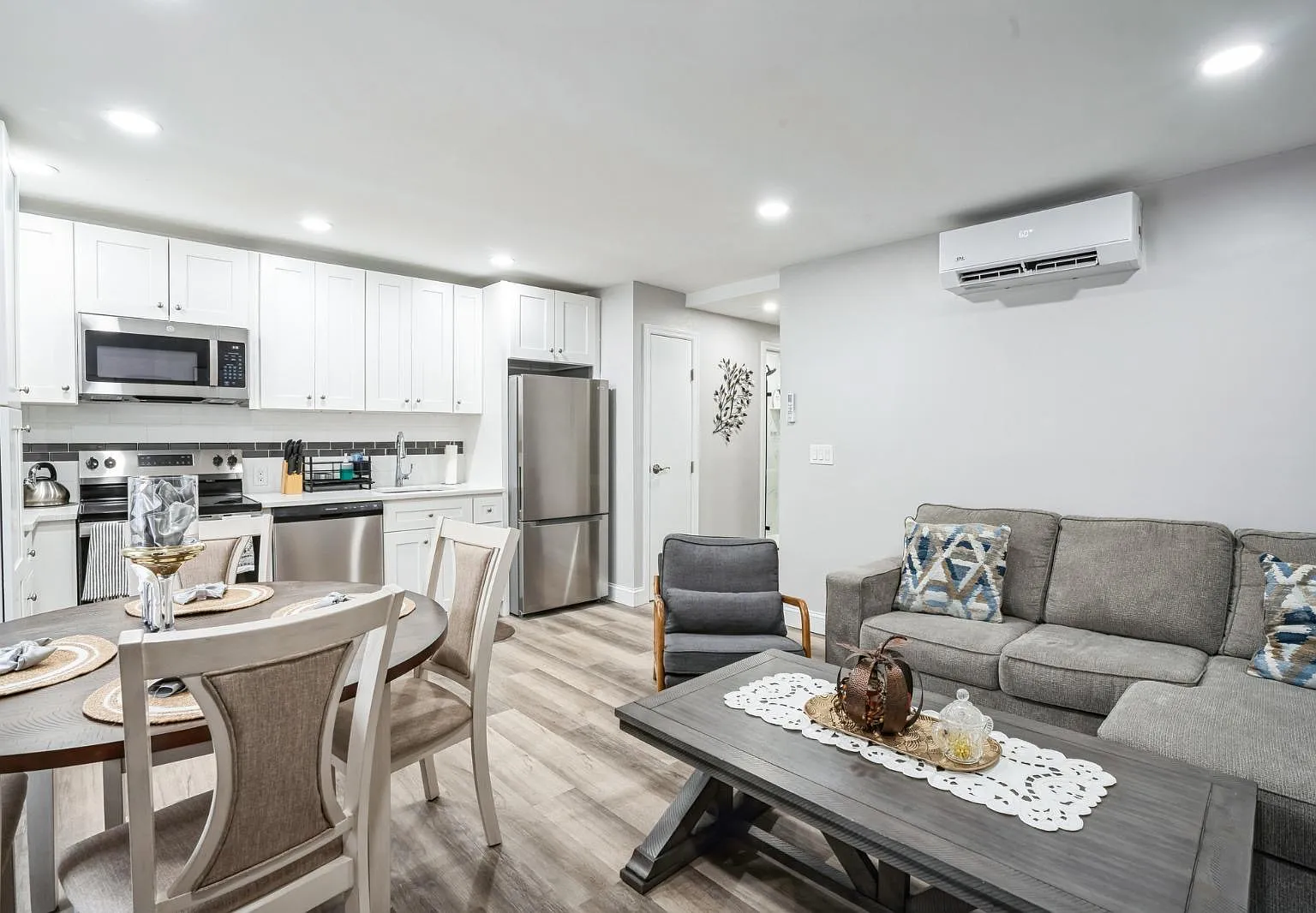 3 bed, 1200 sqft, $4,500 — Photo 1