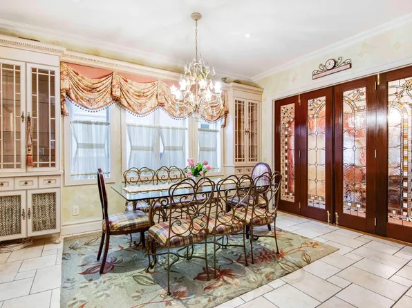 933 East 22nd Street image 10 of 22