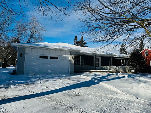 2nd image of 922 Lizzie St