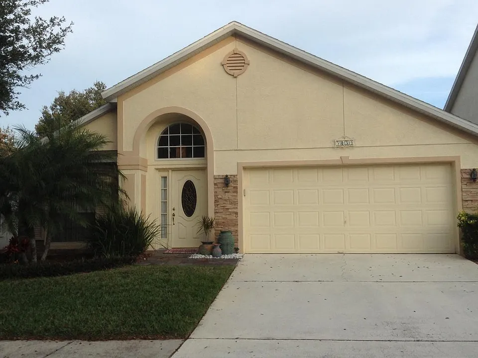 5039 Pineland Ln