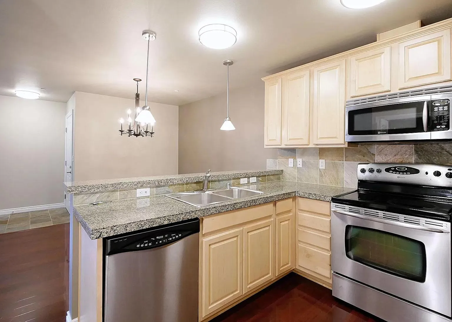 2 bed, 987 sqft, $2,375 — Photo 1
