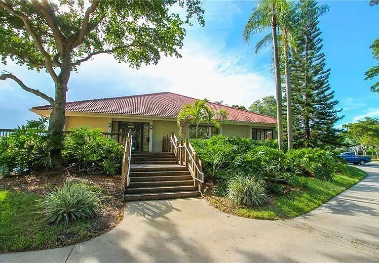 109 Lake Emerald Dr #110 — Photo 39