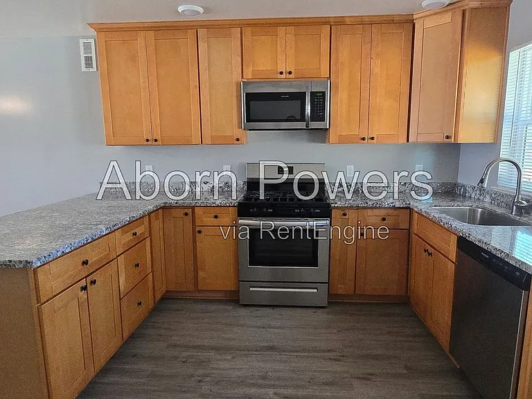 575 Racquet Way #B — Photo 9