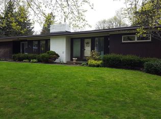 101 Worthing Ter, East Rochester, NY 14445