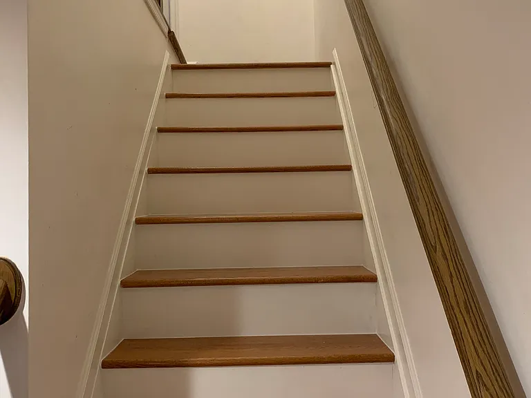stairs to bedroom level