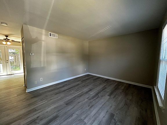 5th image of 220 Ivanhoe Ct