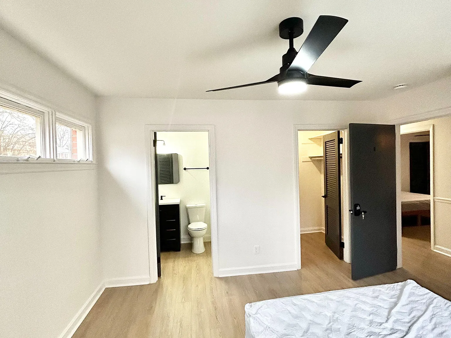 4 bed, 2.0 bath, 1596 sqft, $862 — Photo 3