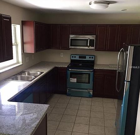 2nd image of 913 New Castle Ct