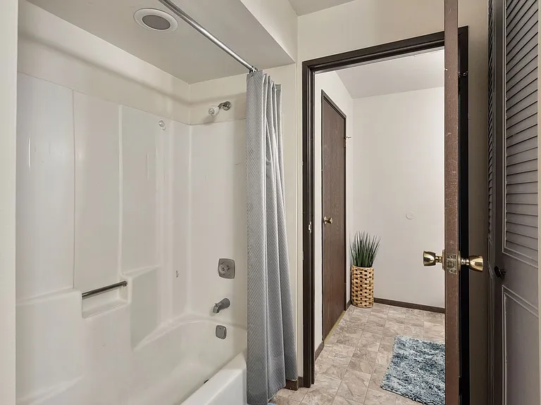 7900 Harwood Ave — Photo 9