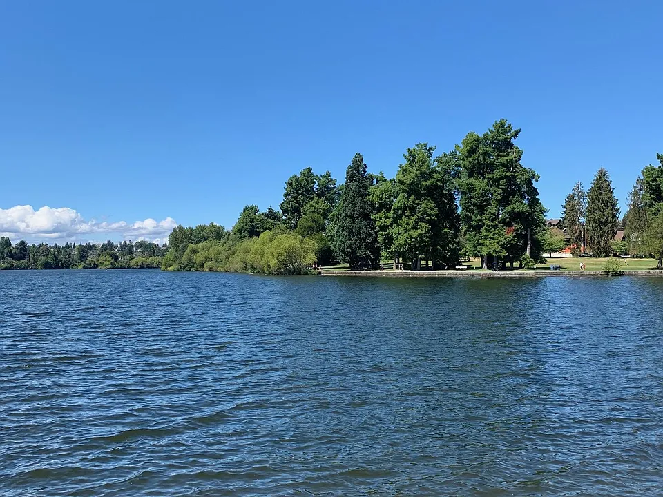 Just 2 blocks to Greenlake!