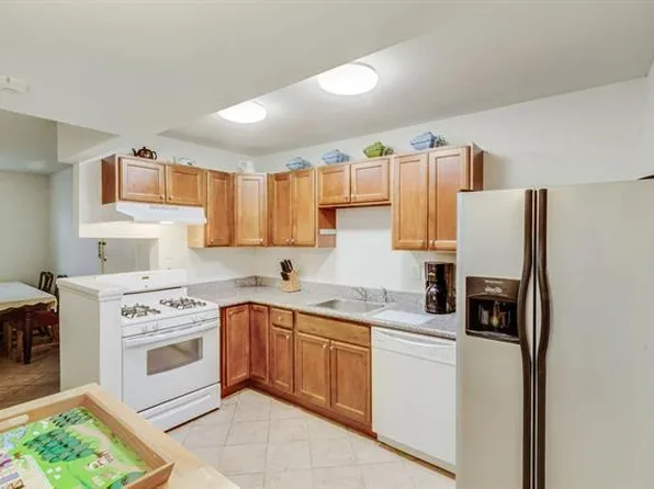 2511 Saint Charles Ave APT 204, New Orleans, LA 70130