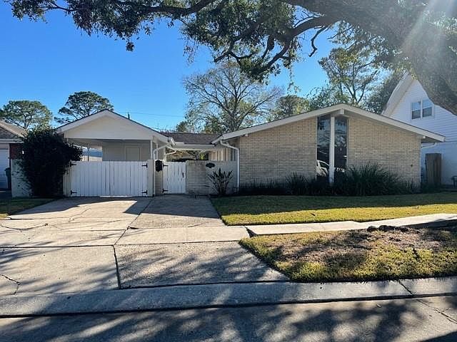1st image of 1940 Green Oak Dr