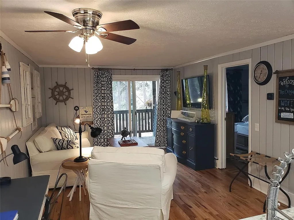 2 bed, 1.0 bath, $1,750 — Photo 2