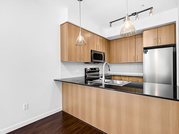 5th image of 22290 North Ave #210