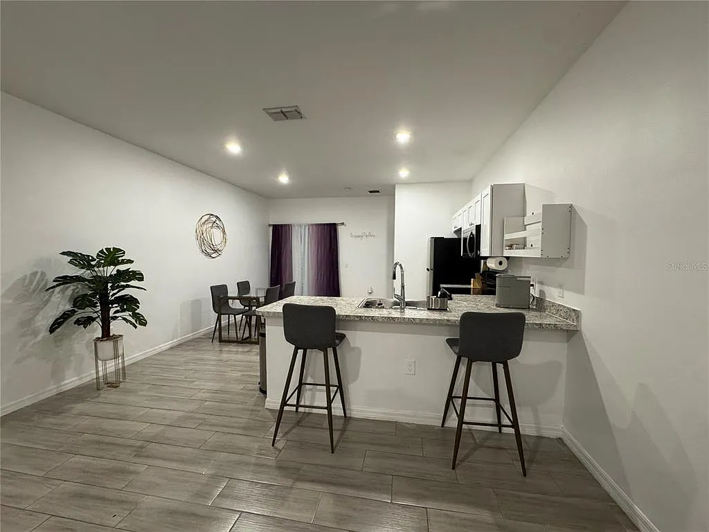 3 bed, 2.0 bath, 1300 sqft, $2,250 — Photo 4