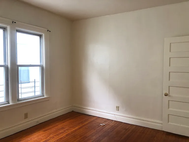 139 W 4th St #3 — Photo 6
