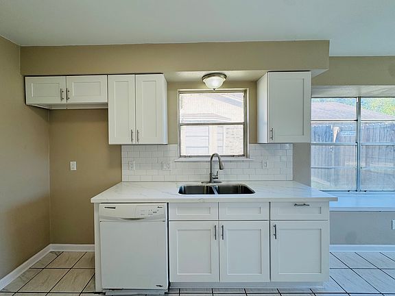 3rd image of 2626 Quebec Dr