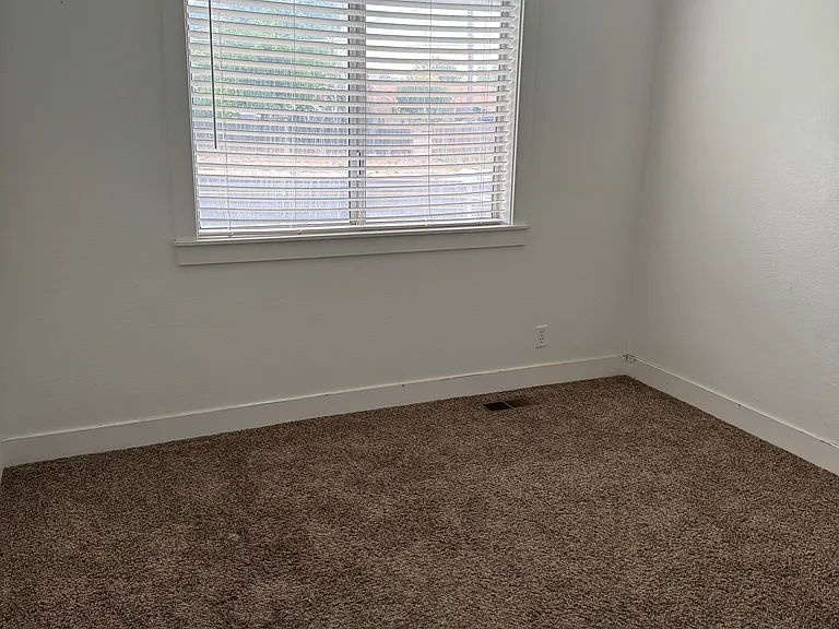350 W 1045 N — Photo 12