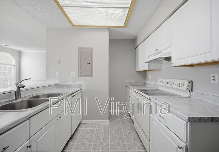 724 Harbor Springs Trl — Photo 7