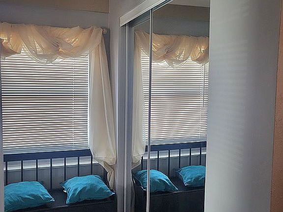 Dressing room/ office space